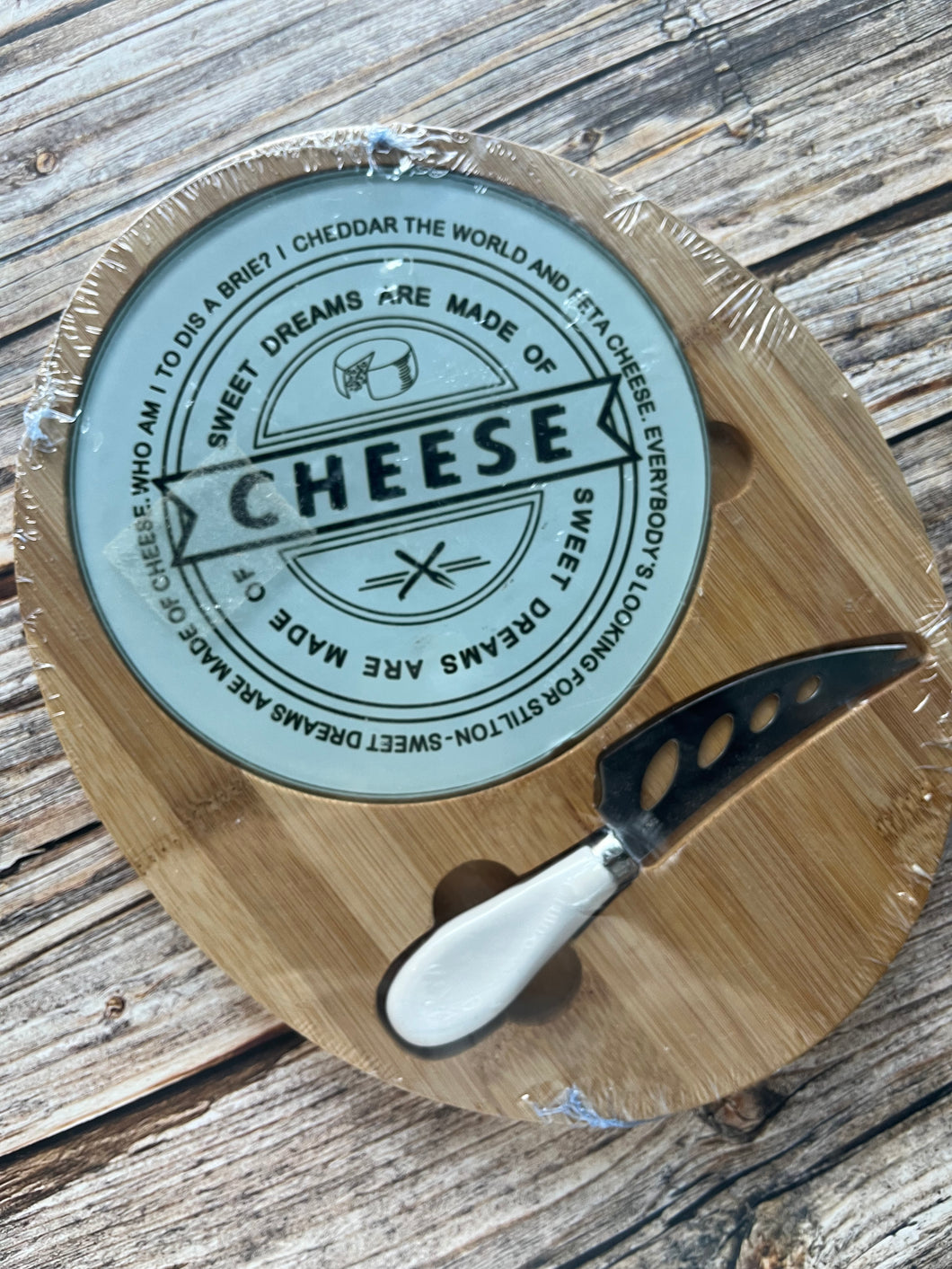 Wooden cheeseboard with plate and knife (used, like new condition)